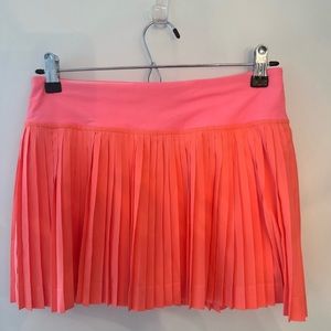 Lululemon pleated skirt. Size 4. Excellent condition. Never worn!! Super cute.